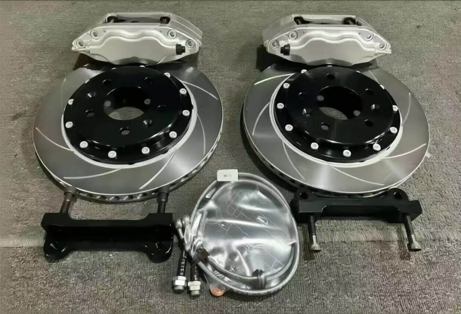 New High Performance Aluminum  - Forged Front Brake Caliper 4 Piston recension och pris